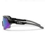 Brilleo Speedy polarisierte Sport-Sonnenbrille mit schwarzem Rahmen, grauen Bügeln und Logo-Detail, Seitenansicht